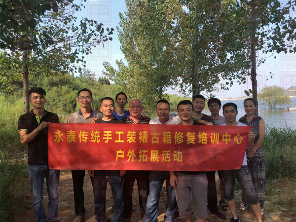 传统手工浆糊装裱  永泰装裱机械.jpg